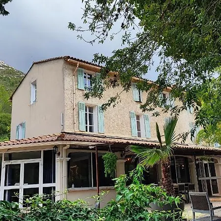 Hotel Logis & Restaurant Du Parc